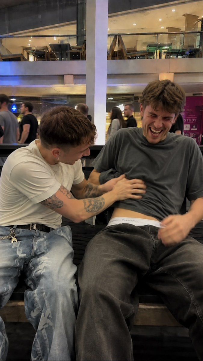 supersmiling's tweet photo. jasper tickling custom (rare to find guys willing to do public ones but they were)

#tickling #ticklish https://t.co/9aH7yfPuh2