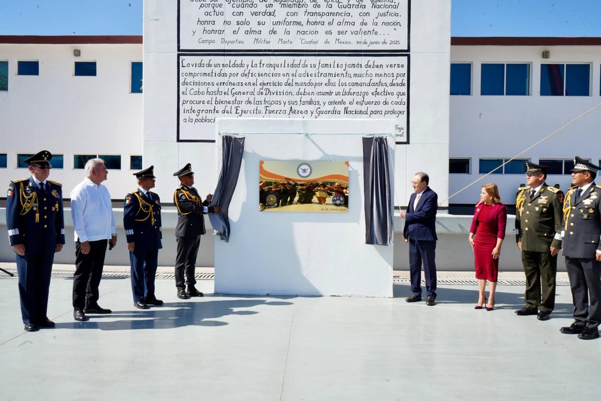 AlfonsoDurazo's tweet photo. En el 7.º aniversario de la Guardia Nacional, reconocemos a mujeres y hombres que sirven a México con honor, lealtad y compromiso.

Esta institución nació durante mi responsabilidad como secretario de Seguridad y Protección Ciudadana del Gobierno de México, y hoy es un pilar en la estrategia para construir la paz.

Nuestro reconocimiento a quienes, todos los días, trabajan de manera coordinada para proteger a las familias sonorenses.

#sonorasetransforma #tierradeoportunidades