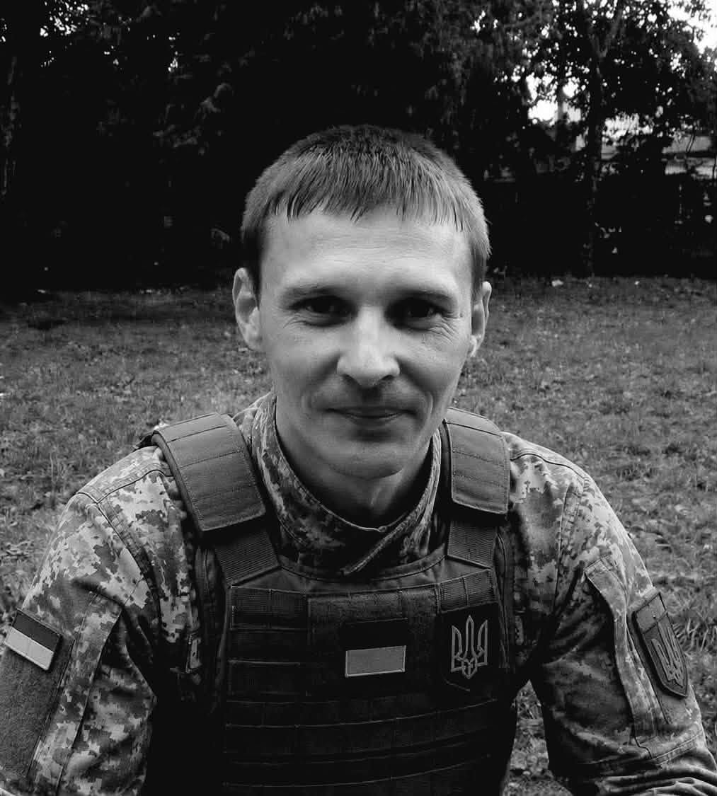pogrebeckij's tweet photo. Сьогодні Львівщина прощається із захисниками:
📷 Михайло Швець
Проживав в селі Сілець Шептицької громади. Обіймав посаду стрільця відділення стрілецького взводу військової частини 3002. Понад рік вважався зниклими безвісти. Загинув 11 червня 2025 року поблизу села Єлизаветівка на Донеччині. Йому було 35 років.
📷 Петро Вихрист
Житель міста Броди Золочівського району. На початку повномасштабного вторгнення добровільно пішов захищати Україну. Від 1 березня 2022 року служив у складі 103-ї окремої бригади територіальної оборони імені митрополита Андрея Шептицького, був командиром стрілецького взводу.
Загинув 16 серпня 2025 року поблизу населеного пункту Безсалівка на Сумщині. Захисникові було 32 роки.
📷 Андрій Охоцький
Житель села Вузлове Радехівської громади. Захисник вважався зниклим безвісти. Загинув 9 січня 2024 року у Запорізькій області. Йому було 28 років.
📷Олександр Байрамов
Родом зі Стрия. Був солдатом кулеметником 2 штурмового відділення 1 штурмової роти військової частини. Тривалий час вважався зниклим безвісти. Загинув 10 січня 2025 року під час бойових дій на Курщині, рф. Йому було 45 років.
📷Мар'ян Корецький
Проживав у Миколаєві Стрийського району. Був стрільцем 2-го стрілецького батальйону військової частини 3002. Тривалий час вважався зниклим безвісти. Загинув 15 червня 2025 року під час виконання бойового завдання поблизу населеного пункту Малинівка Донецької області. Захисникові було 39 років.
📷 Ігор Баб'як
Житель селища Розділ Новороздільської громади. Тривалий час вважався зниклим безвісти. Загинув 13 квітня 2024 року виконуючи бойове завдання поблизу Новокалинове Донецької області. Йому було 45 років.
📷Євстахій Воробець
Уродженець села Заболотівці Жидачівської громади. Був стрільцем-помічником гранатометника механізованої роти 214-го окремого штурмового батальйону OPFOR (214 ОШБ). Загинув 15 вересня 2024 року під час виконання оборонних завдань біля населеного пункту Костянтинівка Донецької області. Захисникові було 35 років.
📷 Ігор Гомза
Проживав у селі Воютичі Бісковицької громади. Проходив військову службу на посаді старшого стрільця-оператора 2 стрілецького відділення 3 стрілецького взводу 1 стрілецької роти військової частини А4046. Загинув 6 січня 2025 року біля населеного пункту Погребки Суджанського району Курської області, рф. Воїну було 47 років.
📷 Іван Клим
Житель села Стрілковичі Самбірської громади. Проходив службу на посаді капрала поліції, поліцейського взводу №1 роти №2 БПОП «КОРД» (стрілецький) Національної поліції України. Вважався зниклим безвісти від 19 травня 2026 року під час виконання бойового завдання поблизу населеного пункту Костянтинівка Краматорського району Донецької області. На жаль, загинув при виконанні завдання. Захисникові було 24 роки.
📷 Андрій Сорока
Львів’янин. У 2025 році став на захист Батьківщини від вторгнення російських окупантів. Боронив країну у складі 125-ї окремої важкої механізованої бригади. Нагороджений медаллю «Ветеран війни». Загинув 27 червня. Воїну було 46 років.
📷 Артем Одарич
Львів’янин. Із початком повномасштабного вторгнення російських окупантів став на захист Батьківщини до складу 110-ї окремої механізованої бригади імені генерал-хорунжого Марка Безручка. Загинув 14 липня 2024 року. Йому було 35 років.
📷 Василь Яремчук
Львів’янин. Із початком повномасштабного вторгнення став на захист держави до лав 125-ї окремої важкої механізованої бригади. Нагороджений відзнакою Міністерства оборони України — медаллю «За поранення», почесною відзнакою командира військової частини А7393 та медаллю «Ветеран війни». Загинув 27 червня. Воїну було 37 років.
📷 Михайло Рак
Народився в селі Воля-Добростанська Яворівського району. У квітні 2023 року долучився до лав Збройних сил України. Служив у складі 67 окремої механізованої бригади. Зник безвісти 2 вересня 2024 року під час виконання бойового завдання поблизу населеного пункту Невське Луганської області. У червні 2026 року підтвердили його загибель.
📷 Євген Назаров
Дрогобиччанин. До лав захисників України дрогобичанин долучився 29 березня 2025 року. Був стрільцем-помічником гранатометника   парашутно-десантного батальйону військової частини А1126. Загинув 15 червня 2025 року, поблизу населеного пункту Полтавка Краматорського району на Донеччині. З того часу вважався безвісти зниклим. Захиснику було 40 років.
Вічна шана та пам’ять!📷