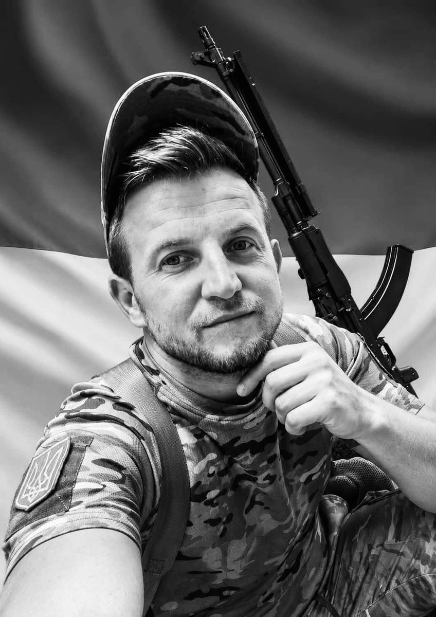 pogrebeckij's tweet photo. Сьогодні Львівщина прощається із захисниками:
📷 Михайло Швець
Проживав в селі Сілець Шептицької громади. Обіймав посаду стрільця відділення стрілецького взводу військової частини 3002. Понад рік вважався зниклими безвісти. Загинув 11 червня 2025 року поблизу села Єлизаветівка на Донеччині. Йому було 35 років.
📷 Петро Вихрист
Житель міста Броди Золочівського району. На початку повномасштабного вторгнення добровільно пішов захищати Україну. Від 1 березня 2022 року служив у складі 103-ї окремої бригади територіальної оборони імені митрополита Андрея Шептицького, був командиром стрілецького взводу.
Загинув 16 серпня 2025 року поблизу населеного пункту Безсалівка на Сумщині. Захисникові було 32 роки.
📷 Андрій Охоцький
Житель села Вузлове Радехівської громади. Захисник вважався зниклим безвісти. Загинув 9 січня 2024 року у Запорізькій області. Йому було 28 років.
📷Олександр Байрамов
Родом зі Стрия. Був солдатом кулеметником 2 штурмового відділення 1 штурмової роти військової частини. Тривалий час вважався зниклим безвісти. Загинув 10 січня 2025 року під час бойових дій на Курщині, рф. Йому було 45 років.
📷Мар'ян Корецький
Проживав у Миколаєві Стрийського району. Був стрільцем 2-го стрілецького батальйону військової частини 3002. Тривалий час вважався зниклим безвісти. Загинув 15 червня 2025 року під час виконання бойового завдання поблизу населеного пункту Малинівка Донецької області. Захисникові було 39 років.
📷 Ігор Баб'як
Житель селища Розділ Новороздільської громади. Тривалий час вважався зниклим безвісти. Загинув 13 квітня 2024 року виконуючи бойове завдання поблизу Новокалинове Донецької області. Йому було 45 років.
📷Євстахій Воробець
Уродженець села Заболотівці Жидачівської громади. Був стрільцем-помічником гранатометника механізованої роти 214-го окремого штурмового батальйону OPFOR (214 ОШБ). Загинув 15 вересня 2024 року під час виконання оборонних завдань біля населеного пункту Костянтинівка Донецької області. Захисникові було 35 років.
📷 Ігор Гомза
Проживав у селі Воютичі Бісковицької громади. Проходив військову службу на посаді старшого стрільця-оператора 2 стрілецького відділення 3 стрілецького взводу 1 стрілецької роти військової частини А4046. Загинув 6 січня 2025 року біля населеного пункту Погребки Суджанського району Курської області, рф. Воїну було 47 років.
📷 Іван Клим
Житель села Стрілковичі Самбірської громади. Проходив службу на посаді капрала поліції, поліцейського взводу №1 роти №2 БПОП «КОРД» (стрілецький) Національної поліції України. Вважався зниклим безвісти від 19 травня 2026 року під час виконання бойового завдання поблизу населеного пункту Костянтинівка Краматорського району Донецької області. На жаль, загинув при виконанні завдання. Захисникові було 24 роки.
📷 Андрій Сорока
Львів’янин. У 2025 році став на захист Батьківщини від вторгнення російських окупантів. Боронив країну у складі 125-ї окремої важкої механізованої бригади. Нагороджений медаллю «Ветеран війни». Загинув 27 червня. Воїну було 46 років.
📷 Артем Одарич
Львів’янин. Із початком повномасштабного вторгнення російських окупантів став на захист Батьківщини до складу 110-ї окремої механізованої бригади імені генерал-хорунжого Марка Безручка. Загинув 14 липня 2024 року. Йому було 35 років.
📷 Василь Яремчук
Львів’янин. Із початком повномасштабного вторгнення став на захист держави до лав 125-ї окремої важкої механізованої бригади. Нагороджений відзнакою Міністерства оборони України — медаллю «За поранення», почесною відзнакою командира військової частини А7393 та медаллю «Ветеран війни». Загинув 27 червня. Воїну було 37 років.
📷 Михайло Рак
Народився в селі Воля-Добростанська Яворівського району. У квітні 2023 року долучився до лав Збройних сил України. Служив у складі 67 окремої механізованої бригади. Зник безвісти 2 вересня 2024 року під час виконання бойового завдання поблизу населеного пункту Невське Луганської області. У червні 2026 року підтвердили його загибель.
📷 Євген Назаров
Дрогобиччанин. До лав захисників України дрогобичанин долучився 29 березня 2025 року. Був стрільцем-помічником гранатометника   парашутно-десантного батальйону військової частини А1126. Загинув 15 червня 2025 року, поблизу населеного пункту Полтавка Краматорського району на Донеччині. З того часу вважався безвісти зниклим. Захиснику було 40 років.
Вічна шана та пам’ять!📷