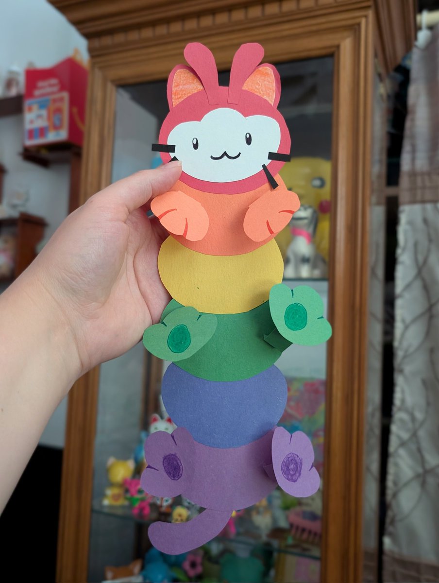saramations's tweet photo. Toddler approved craft. ✨🌈🐛 https://t.co/BLFkCKiJIh