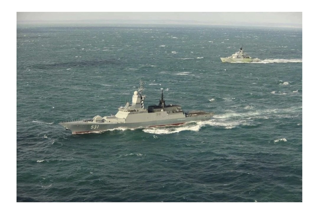 jacopo_iacoboni's tweet photo. «Questa è la nave militare russa 531 state alla larga dalla Kira K». La corvetta della Marina russa "Soborazitelny" ha allontanato osservatori di Greenpeace da una petroliera ombra nel  Baltico. Sancendo, se servisse ancora, che per Mosca le petroliere ombra sono navi militari https://t.co/zenHtfOtP4