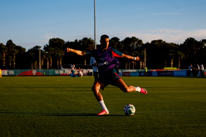 Heis_TheGOAT's tweet photo. Day 14 of Posting till @Cristiano Ronaldo Wins the World Cup https://t.co/FXDofNX4Ni