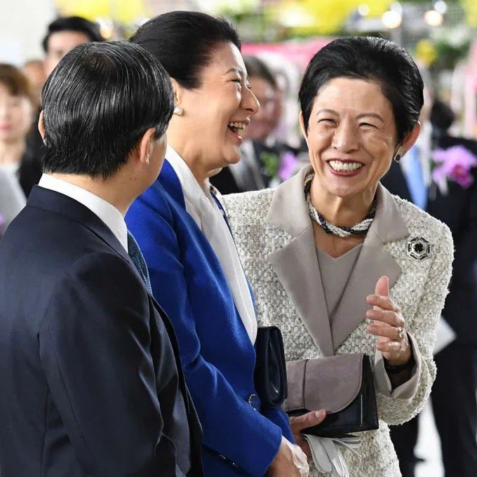 3U3WNp9yUc13170's tweet photo. 多分、愛子さまが真っ先に、

「婚姻後も残留する権利」を使うと、あからさま過ぎて、「愛子さまのための制度」ってバレるから、

高円宮家の承子女王あたりが先に結婚発表すると思うよ。

それで、愛子さまに繋げる。

高円宮家の役目ってそういう汚れ仕事でしょう？ https://t.co/Ru4txX4WfM
