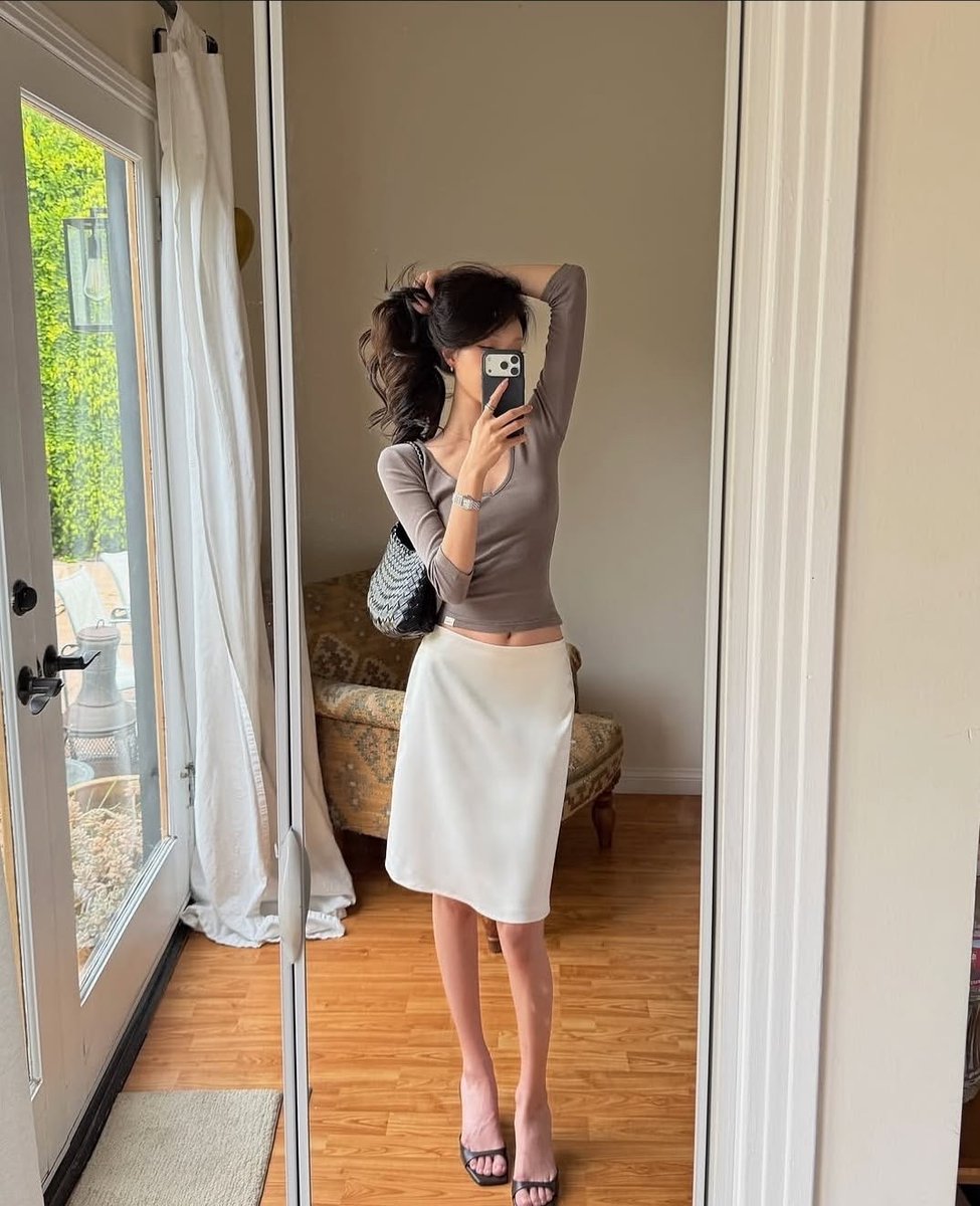 Diorgirlx's tweet photo. summer skirts https://t.co/HBINlImcf3