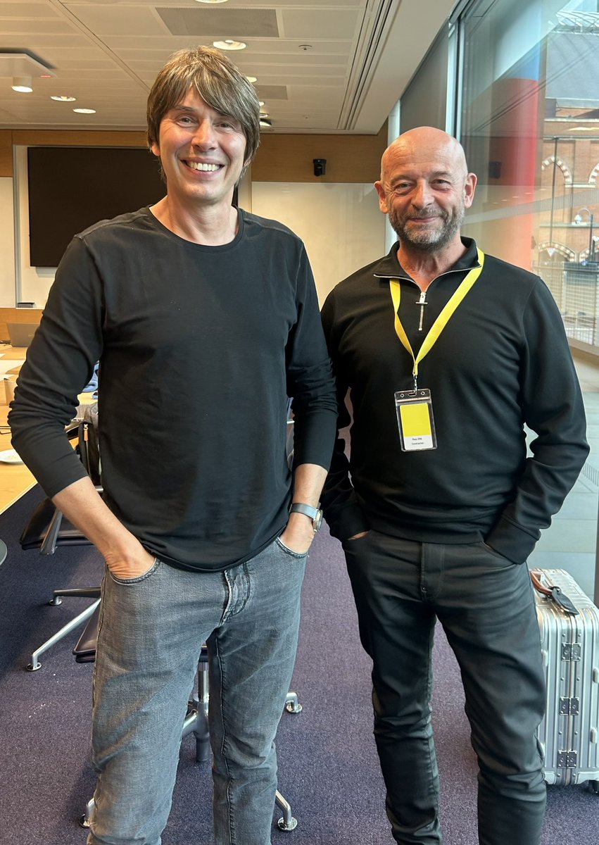 AndyBeetroot's tweet photo. Enjoyed filming ‘A Question of Science’ with @ProfBrianCox this evening. https://t.co/wCDQFjUQGZ