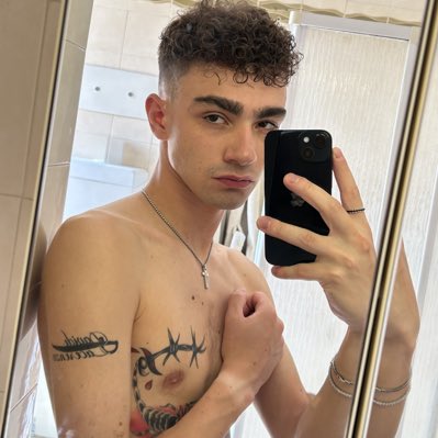 HeyItsEdo's tweet photo. #NuovaFotoProfilo https://t.co/54GZyYWVZr