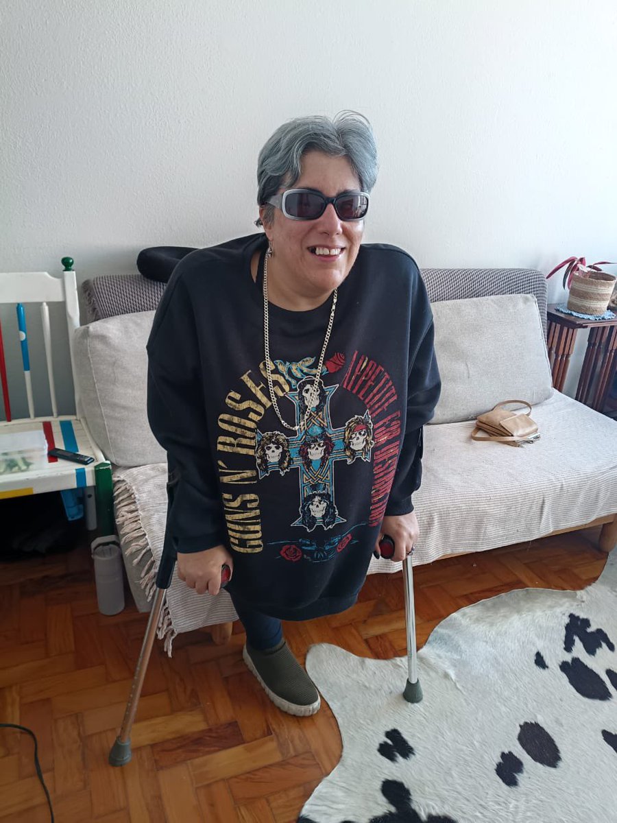 janasabrito's tweet photo. Olha sò o meu look Rock and Roll, @lmegale! #vivaorock #gunsnroses #anos90 https://t.co/PIPnB5HXUm