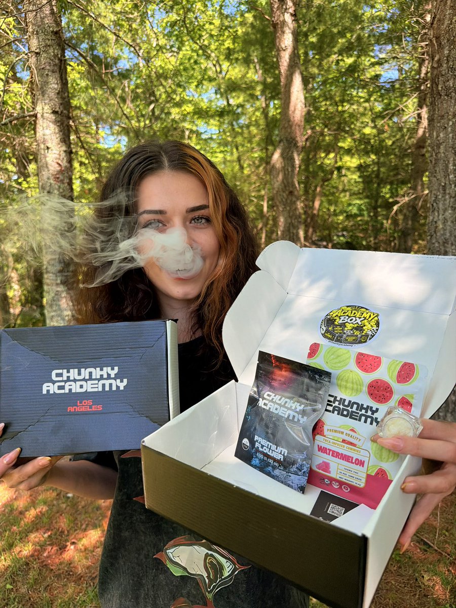 koalapuffss's tweet photo. 21+ GIVEAWAY 🤩
Just follow @chunkyacademy and tag a friend in the comments for a chance to win this awesome *lunchbox* from @chunkyacademy - 
5 lucky winners will be selected from the comments in a few days  🍀 
GOOD LUCK!  [USA only] https://t.co/ZQuw3azpzP