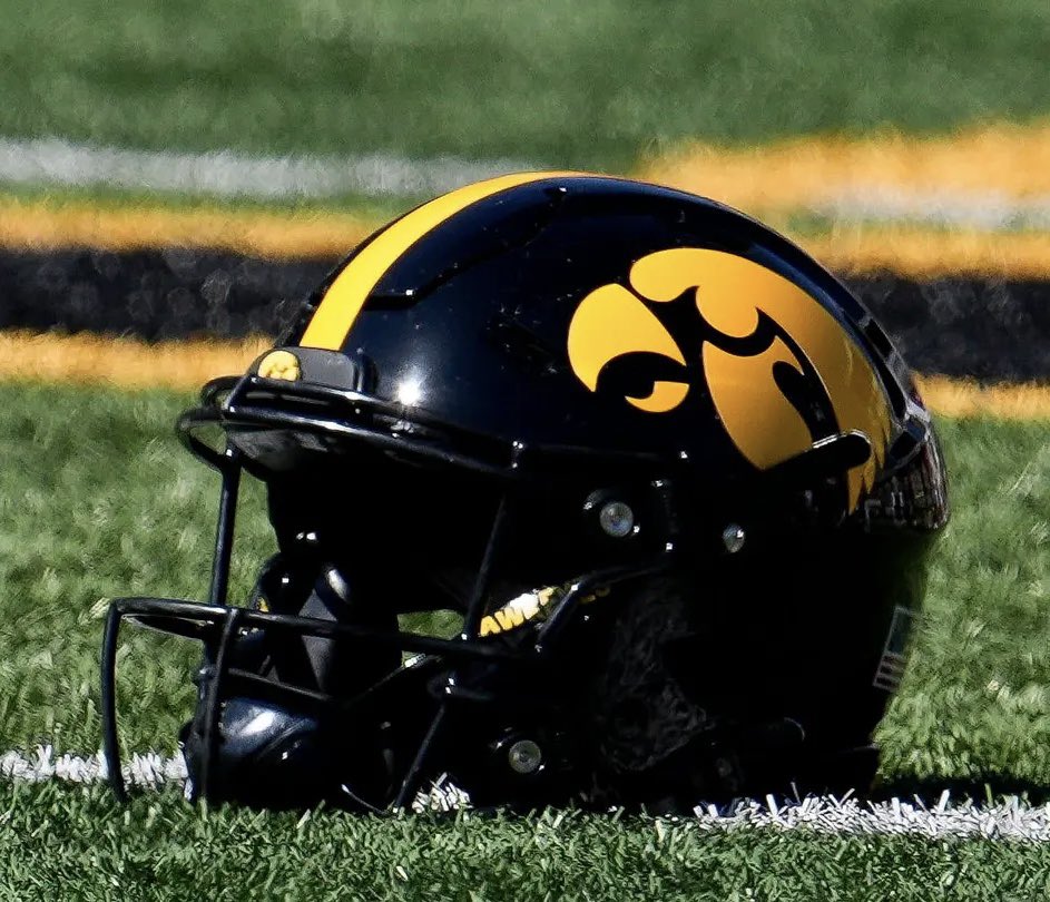 CollegeFBonX's tweet photo. Who is the first person that comes to mind when you think of Iowa football? https://t.co/zTqISuNiRR