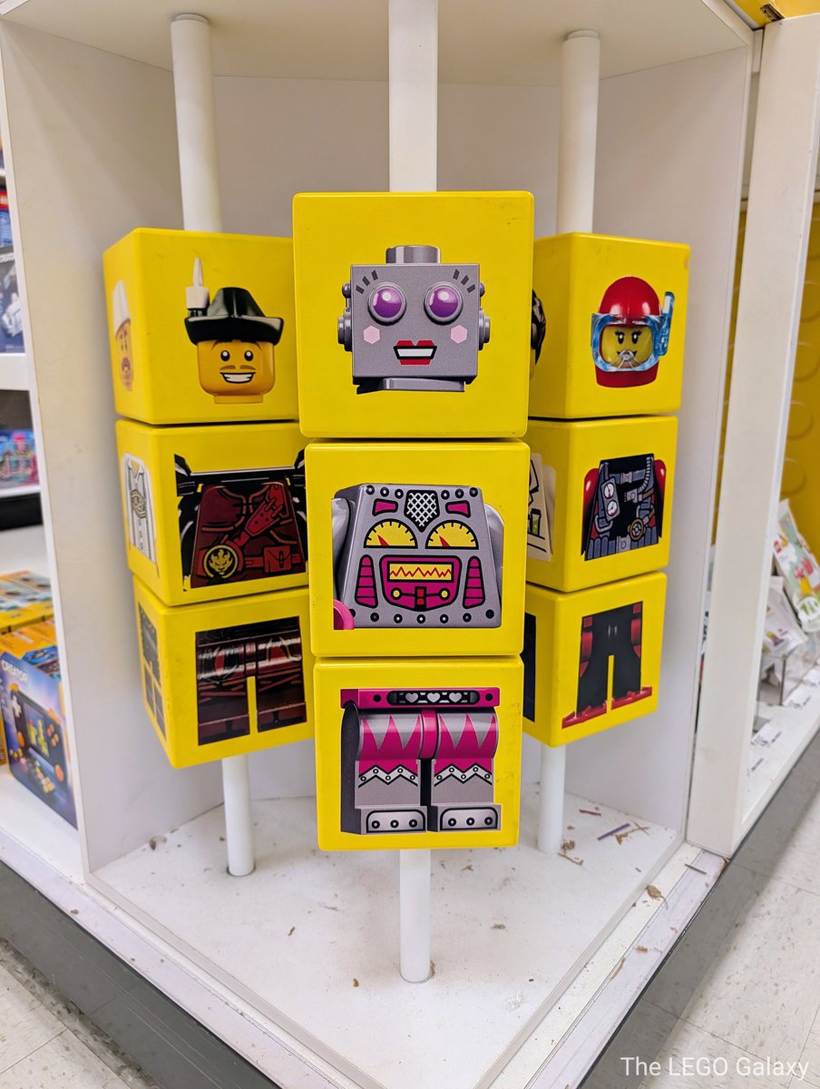 TheLEGOGalaxy's tweet photo. Would you have stopped for a moment to play with this?
#LEGO #Toys #AFOL #MixAndMatch https://t.co/gpxAkkexL7