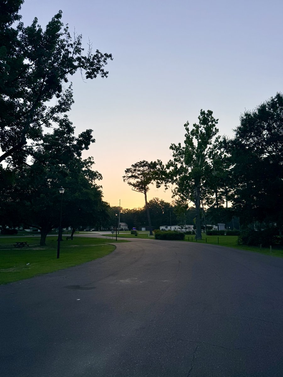 FNULNU1's tweet photo. This morning was nice & cool (mid-70s). The Sun is kicking butt right now.
Yes, I capitalized the word #Sun! Putting some “#Respek” on its name. This ain’t the Breakfast Club! Stop playing with its name! Don't make the Sun “Pull Up” on you!😂
#BeSafe #StayHydrated #Sunscreen🙏 https://t.co/4jF0nm9IX9
