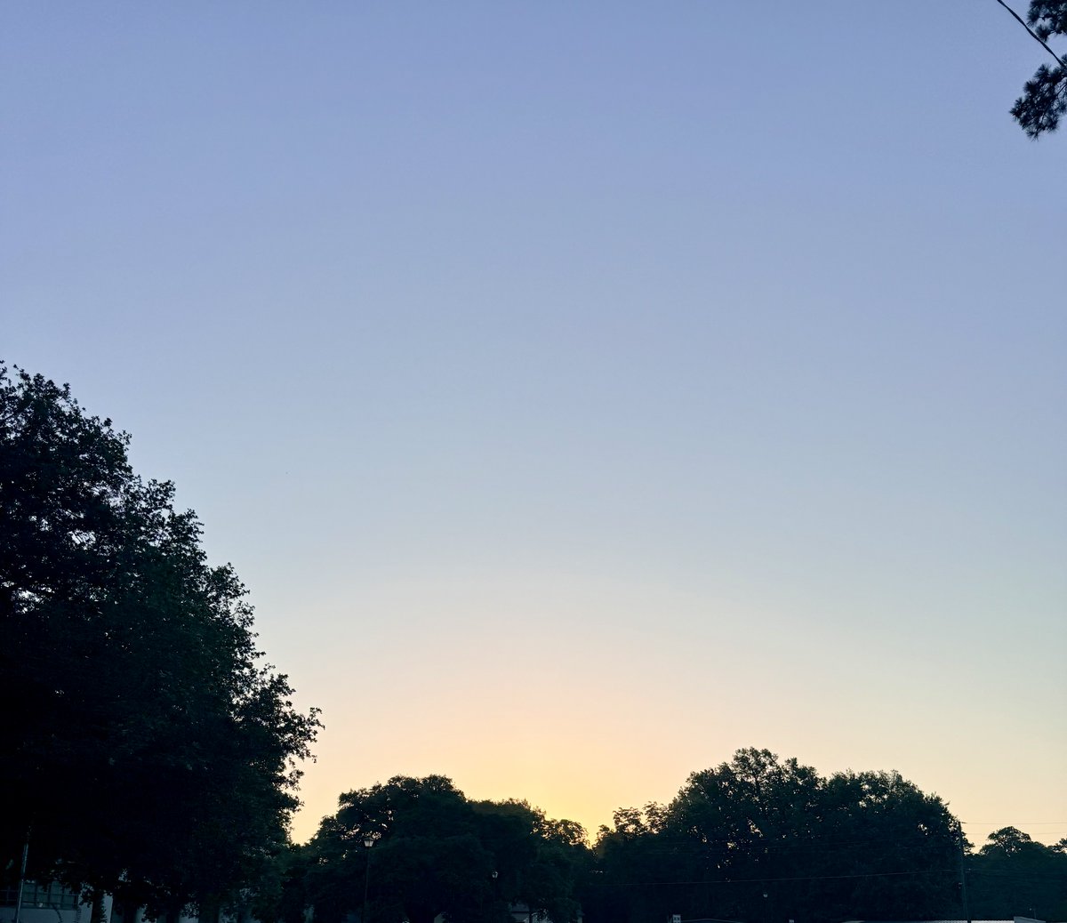 FNULNU1's tweet photo. This morning was nice & cool (mid-70s). The Sun is kicking butt right now.
Yes, I capitalized the word #Sun! Putting some “#Respek” on its name. This ain’t the Breakfast Club! Stop playing with its name! Don't make the Sun “Pull Up” on you!😂
#BeSafe #StayHydrated #Sunscreen🙏 https://t.co/4jF0nm9IX9