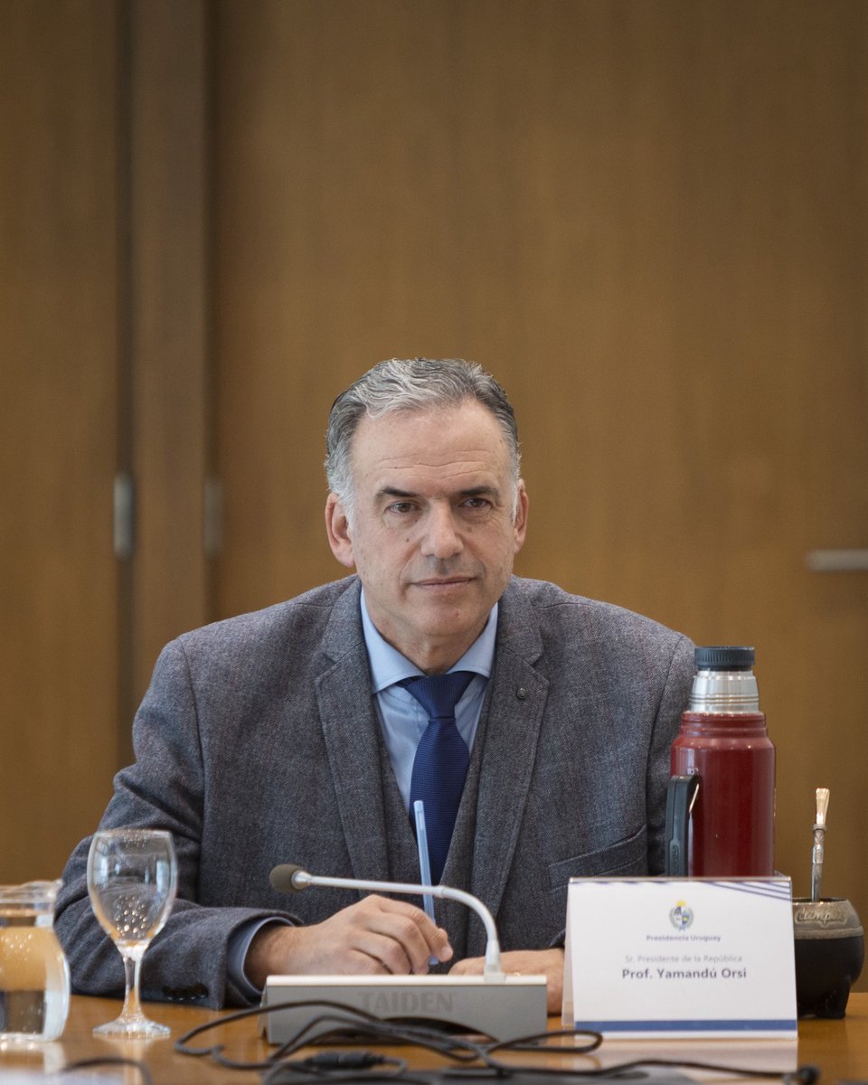 fepreco's tweet photo. 🇺🇾 Sabremos cumplir 🙌🏻

 👶 Potente protección a primera infancia con apoyo económico de $10.000 pesos a niños y niñas de menos de 2 años de sectores más pobres.
👣 Aumenta inversión en reinserción social para personas en situación de calle. 
👮🏻‍♂️ Más presupuesto en seguridad pública: en tecnologías, cargos de policías y en rehabilitación cárceles.
📚 Incremento presupuestal para educación: UdelaR, ANEP y UTEC.

📊 En un momento económico y coyuntura de restricciones, el gobierno propone rendición de cuentas con las prioridades claritas: infancias, educación, seguridad y situación de calle.

👉🏻 Estamos yendo al Uruguay que queremos. A un Uruguay con menos pobreza infantil, menos indigencia, más seguridad pública y mejor educación.