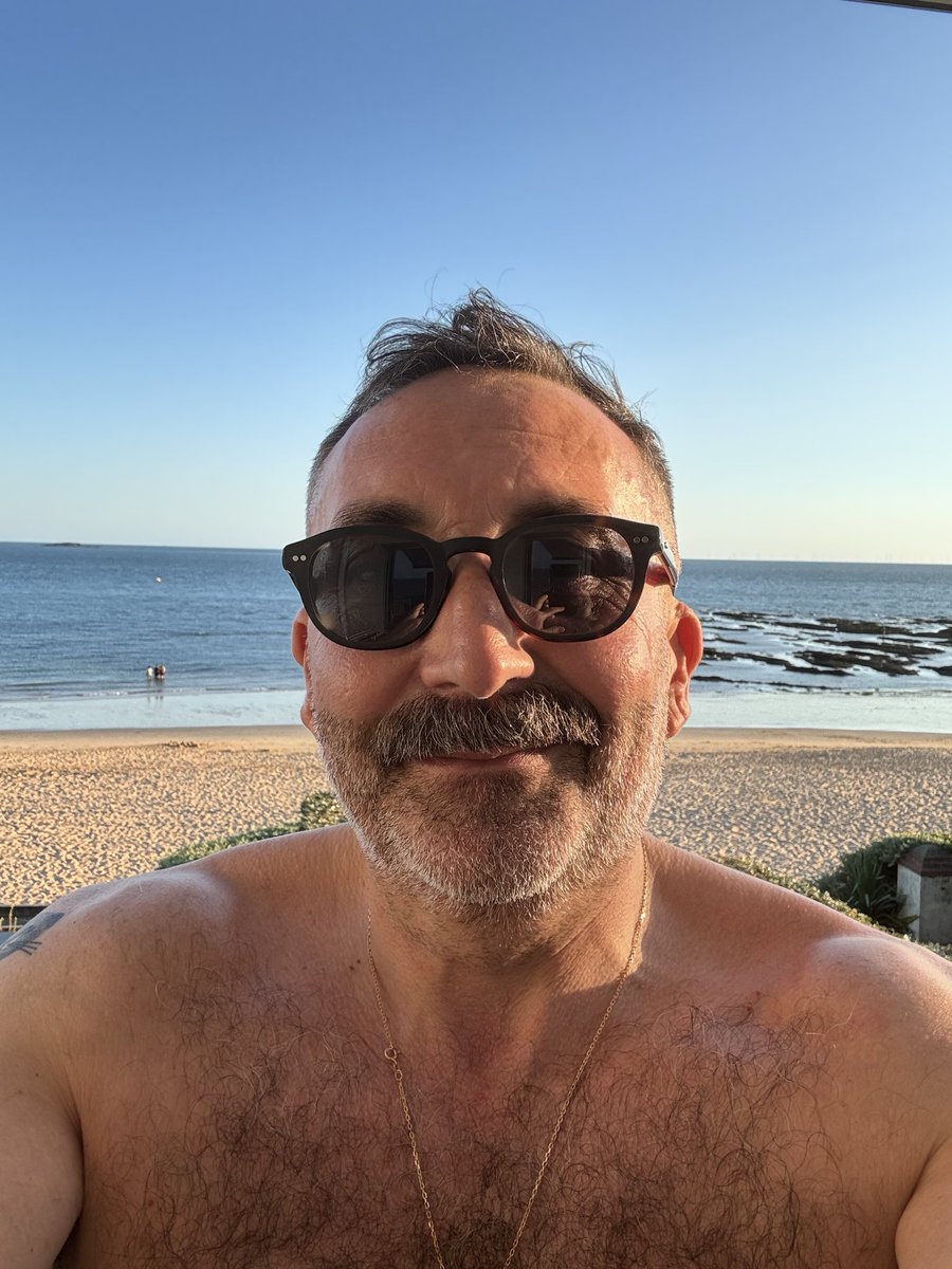 otterikk2's tweet photo. Hello guys ! I’m back ! Avec la moustache 😅 https://t.co/6iDFRXk1vQ