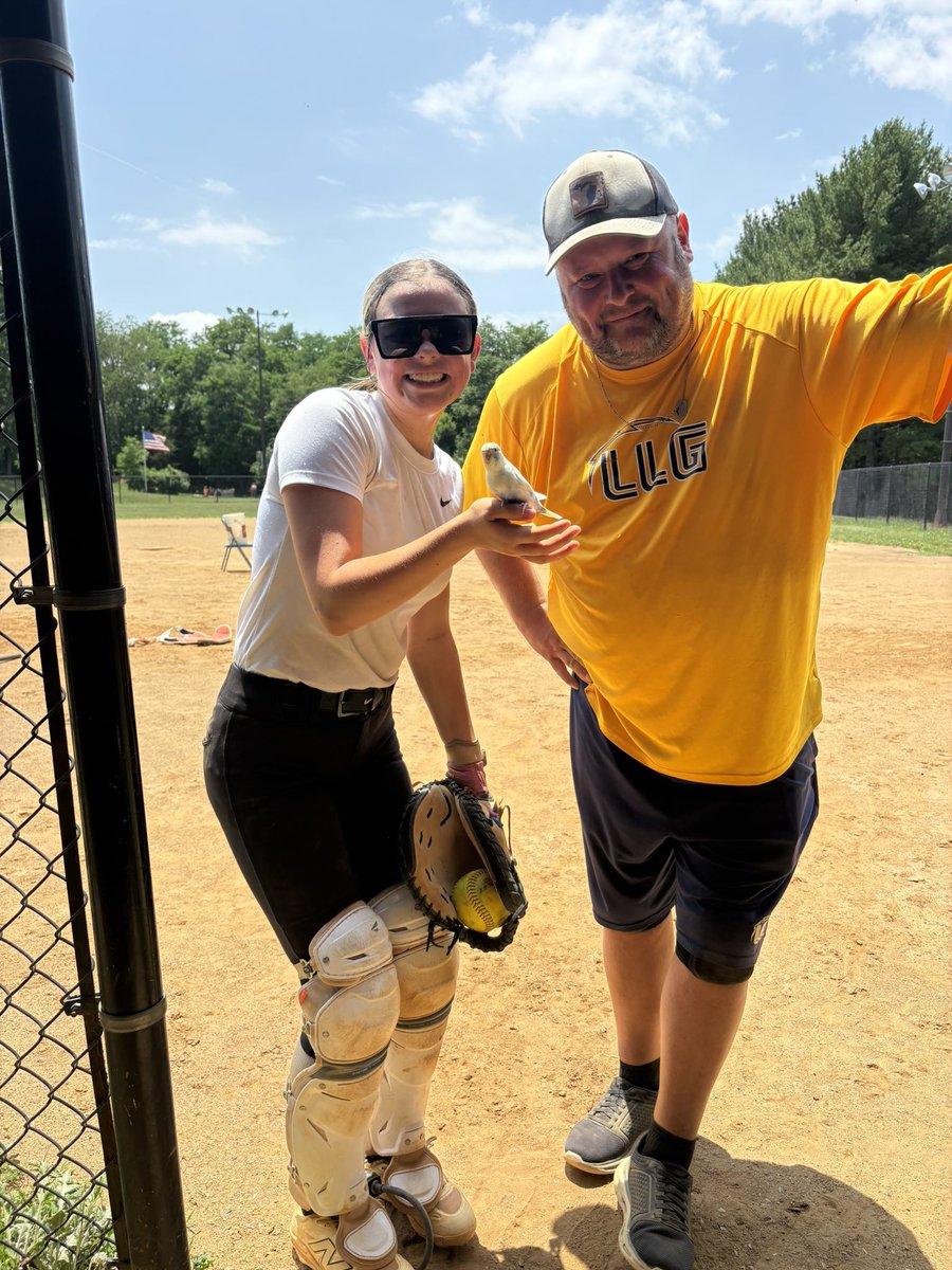 rusoftball28's tweet photo. Got to work with @Humphrey_Bobby today! It sure was hot but we got some good reps, worked on footwork, blocking, and receiving! Even got to hold a parakeet that escaped someone’s home 😂! #softball #catching  @UMWSoftball
@CoastalSoftball @GCPrideSoftball @softballferrum @recruits_next @MasonSoftball @UMWSoftball
@BURamsSoftball
@RandolphSB 
@COACHDREWGREER @todd__chandler @CoastRecruits
@CoastRecruitsSB
@TopPreps @SBRRetweets
@SoftballClips @IHartFastpitch
@SoftballDown @D1Softball