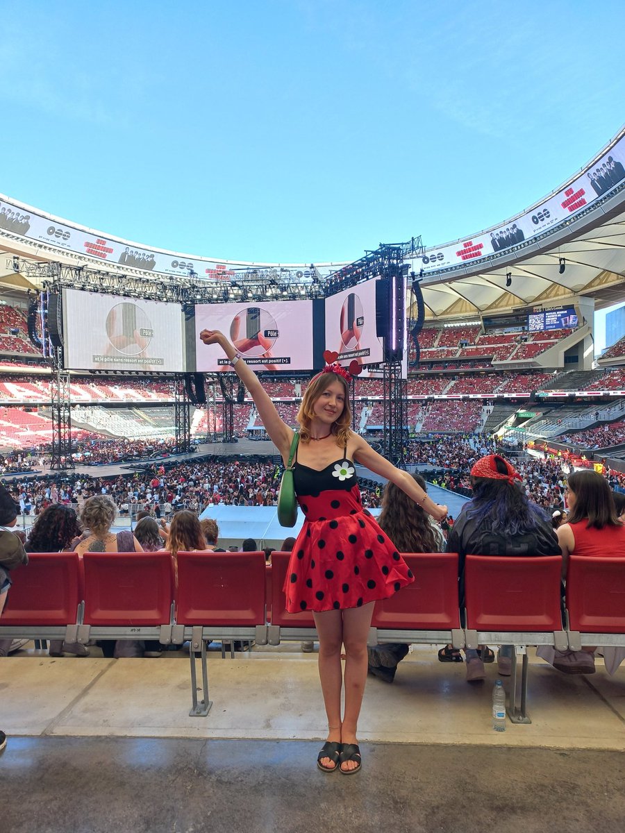 perfectblu_e's tweet photo. My best photo for 🐞💜
#armyselcaday
#BTS_ARİRANG_MADRID https://t.co/8yrwx3bNC3