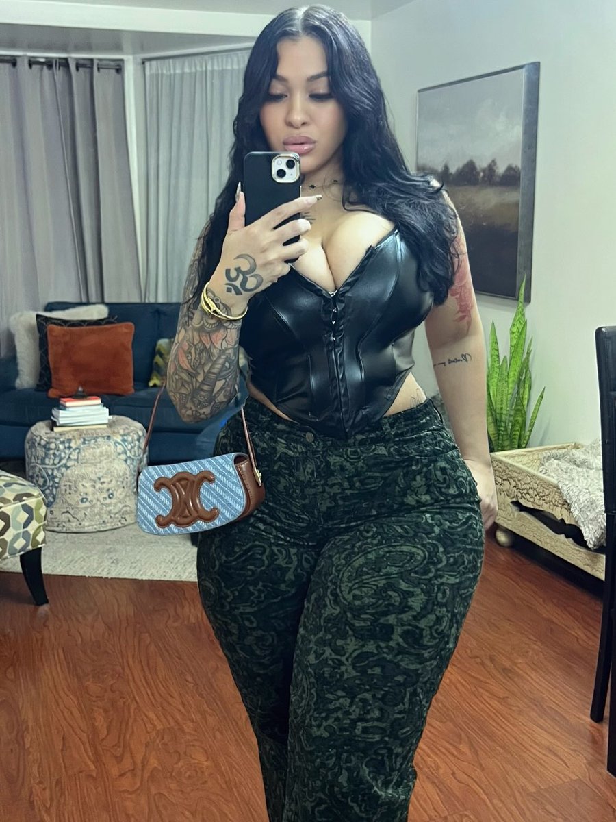 Michelle 🖤 tweet media