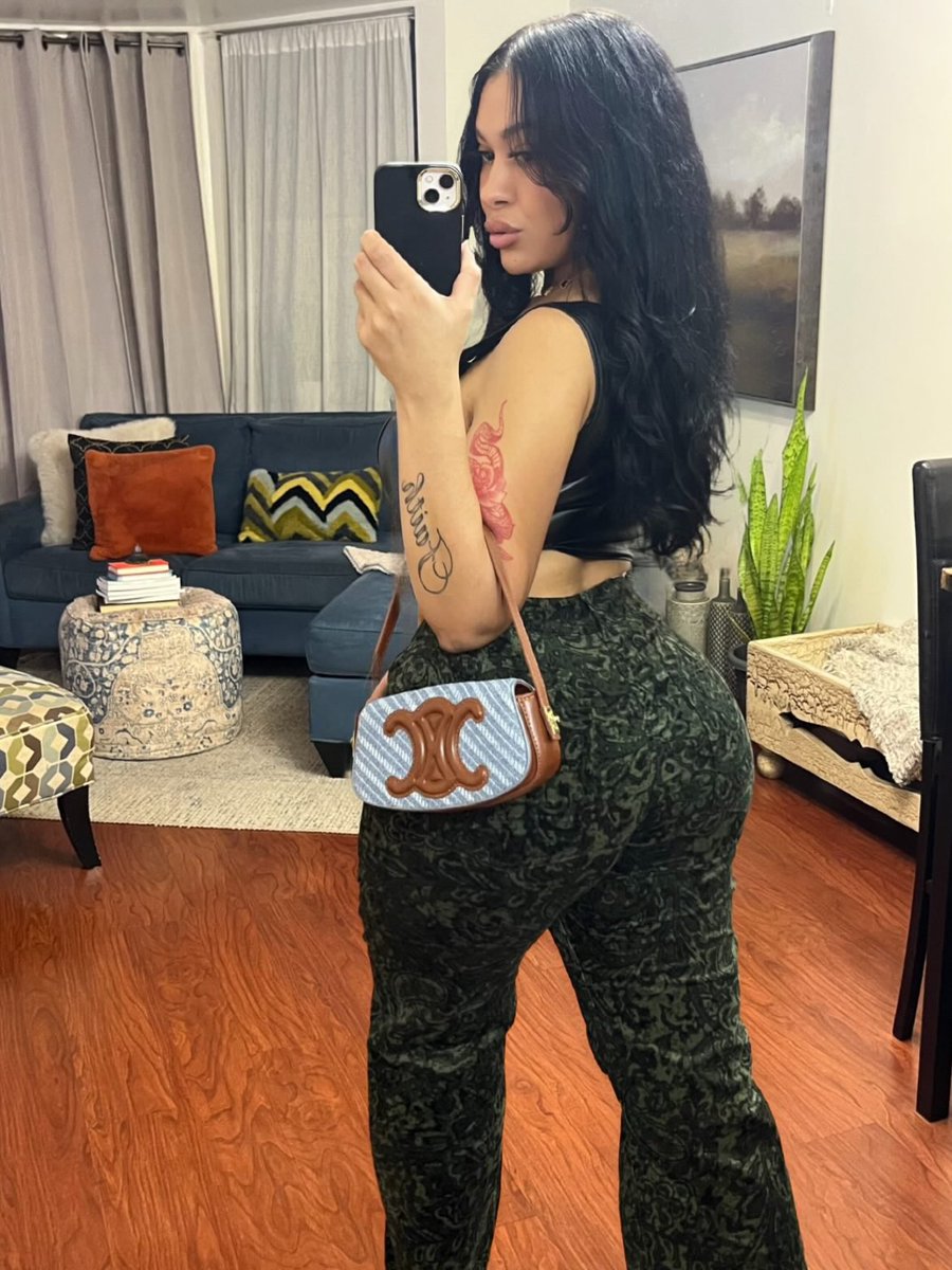 Michelle 🖤 tweet media