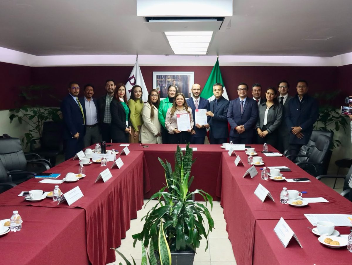 Profeco's tweet photo. A fin de reducir tiempos procesales y atender las inconformidades de las personas consumidoras a través de #Concilianet, firmamos un convenio de colaboración y buenas prácticas con @ChireyMexico.

Coordinar acciones con el sector privado contribuye a establecer relaciones comerciales justas, transparentes y seguras.