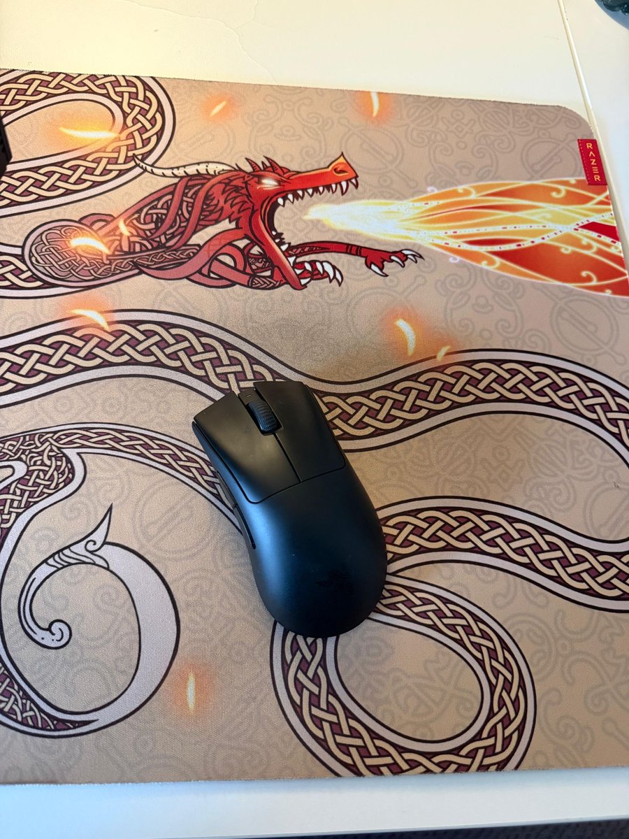 SpinxCS2's tweet photo. My mouse is flying on this dragon 🤩 https://t.co/SzfnYhiDwB