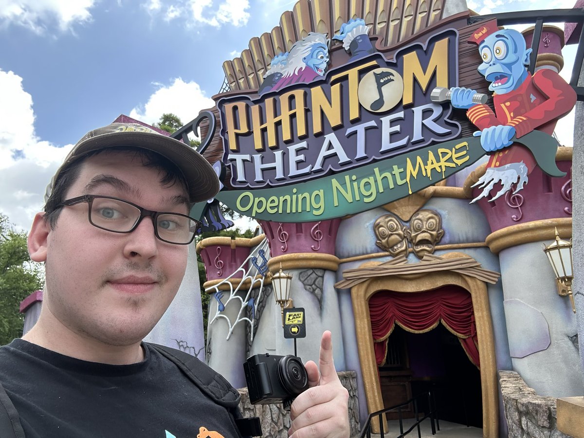 TheVloggerDude's tweet photo. Now filming my next episode! 
#themeparks #thevloggerdude #kingsisland https://t.co/v0he8N9mFP