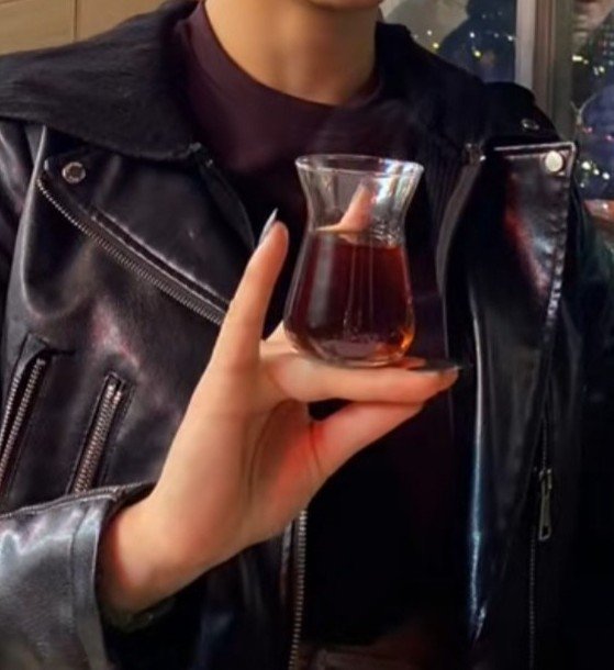 frozenjas's tweet photo. valko- i mean volkan would drink his tea like this btw https://t.co/NueZfyy9Lq