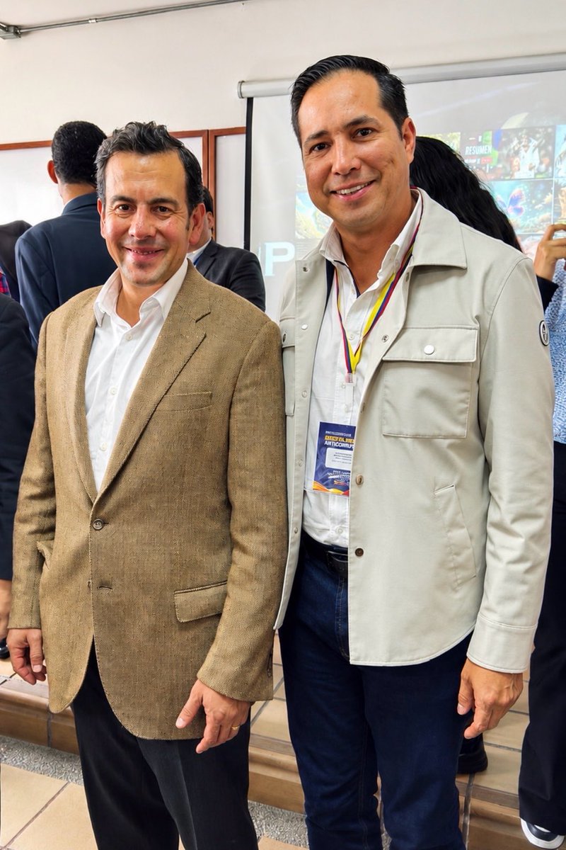 oscarapolinarm's tweet photo. Un honor y una gran responsabilidad hacer parte del Equipo Nacional de Empalme del nuevo Gobierno.

Inicia una nueva etapa para Colombia. ¡Comienza la patria milagro! 🇨🇴 @ABDELAESPRIELLA @Rodrigo_Lara_ https://t.co/xsv21uoMUV