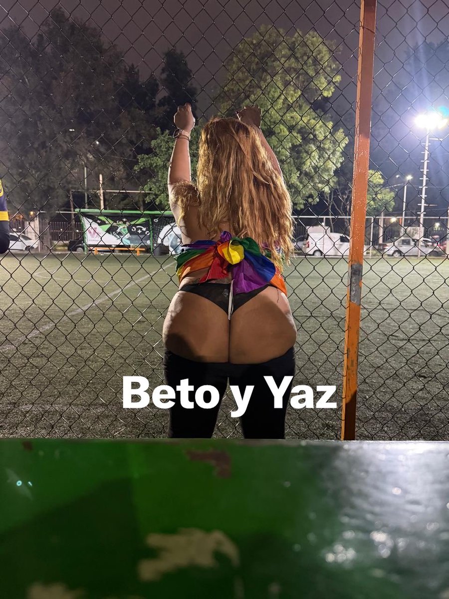 Yazmin07488326's tweet photo. Bueno … y que les cuento !! Que se ganó 🏆!! El Mundialito SW gano Takis !!😝 como reímos , como gritamos, como dijimos de todo a todos! Jajajaja una disculpita a los otro clubs  pero en el juego y el amor todo se vale ! 🤣⚽️😬🙈 y no podía faltar las chichis pa’ la banda ! https://t.co/Ce1hbvvGCB