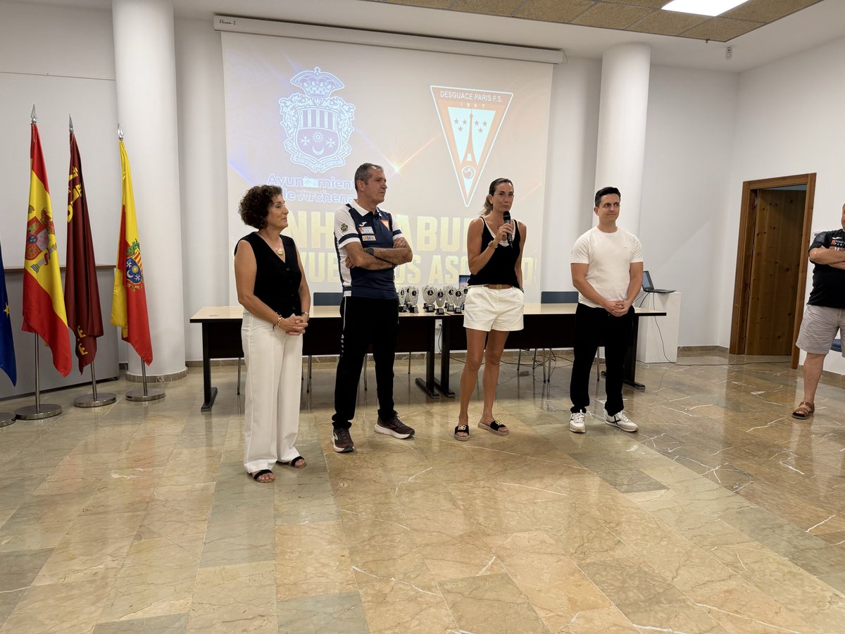 AytoArchena's tweet photo. La alcaldesa de Archena, @Patriciaflopez , acompañada del concejal de Deportes, @marioalcaraz_ y la pedánea de La Algaida, @mjosealgaida han recibido en el Museo de Archena a los equipos de Fútbol Sala de La Algaida para felicitarles por sus recientes ascensos, en un acto donde se ha reconocido el esfuerzo deportivo

🏆 ASCENSO 1ª AUTONÓMICA SENIOR (25-26)
🏆 ASCENSO LIGA AUTONÓMICA JUVENIL (25-26)

👏¡Enhorabuena a todos los jugadores por este gran éxito!