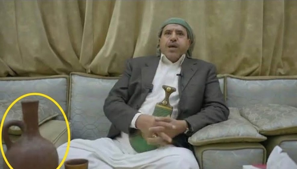 RashadSofe's tweet photo. أجمل حاجة في ظهور البرميل #فارس_مناع هو الكوز حق الماء..

الكوز الفخار هذا لو تشوفوا كيف يخلي طعم الماء رهيب
ابحثوا بالإنترنت عن فوائد اناء الفخار وكيفية عمله كفلتر لتنقية الماء..في بلادنا نسميه كوز 

وانتم في مناطقكم ماذا تسمونه ؟؟
كل واحد يكتب بالتعليقات ايش اسمه في منطقته
... https://t.co/YikdjqRlZf