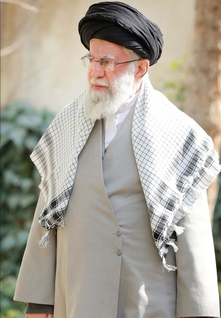 Abdul_Majid33's tweet photo. اشک می‌آمد به استقبال ما وقت وداع
سخت می‌لرزید در چشمان ما تصویر او #باید_برخاست https://t.co/71o562c9ef