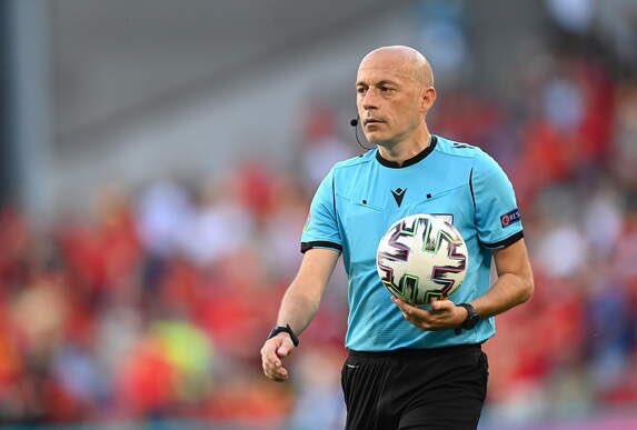 TransferWeb1's tweet photo. Ersin Düzen:  "FIFA yeni kurallarla ilgili bilgilendirme yapması için Cüneyt Çakır'ı TFF'ye göndermek istiyor. İbrahim Hacıosmanoğlu da 'Gelemez.' diyor. Bu nasıl bir zihniyet?" https://t.co/2BmVS6SYfH