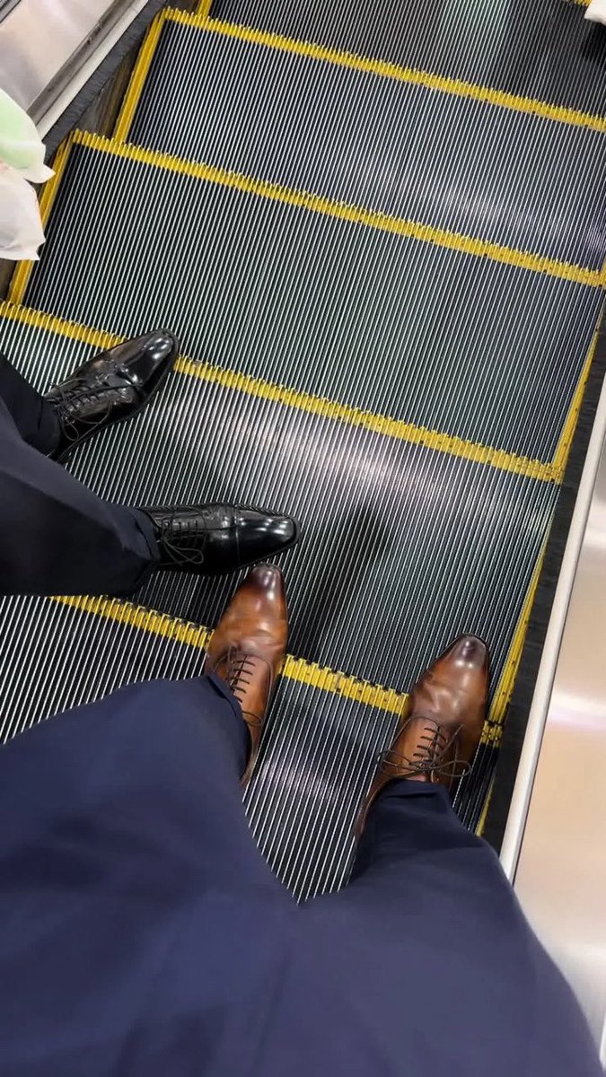 XM_Suitguy's tweet photo. 不是开放关系。对象是个绿帽side，约炮调教对我来说更多是配合他的喜好而玩。很爱他所以不用来问其他什么。交友欢迎，骚扰就不必。大家都是双向选择。 https://t.co/9miCUTw4w8