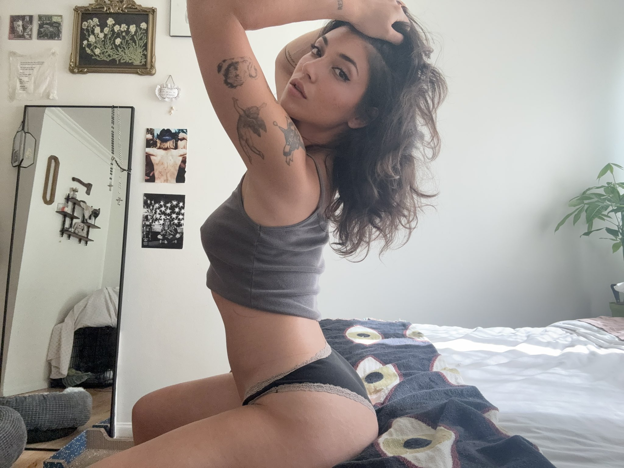 Can I come over and sit on your face? https://t.co/uNhsQCU5Fq
