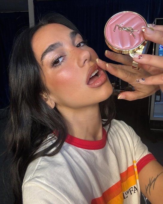 Diorgirlx's tweet photo. dua lipa https://t.co/ir9IdluTl8
