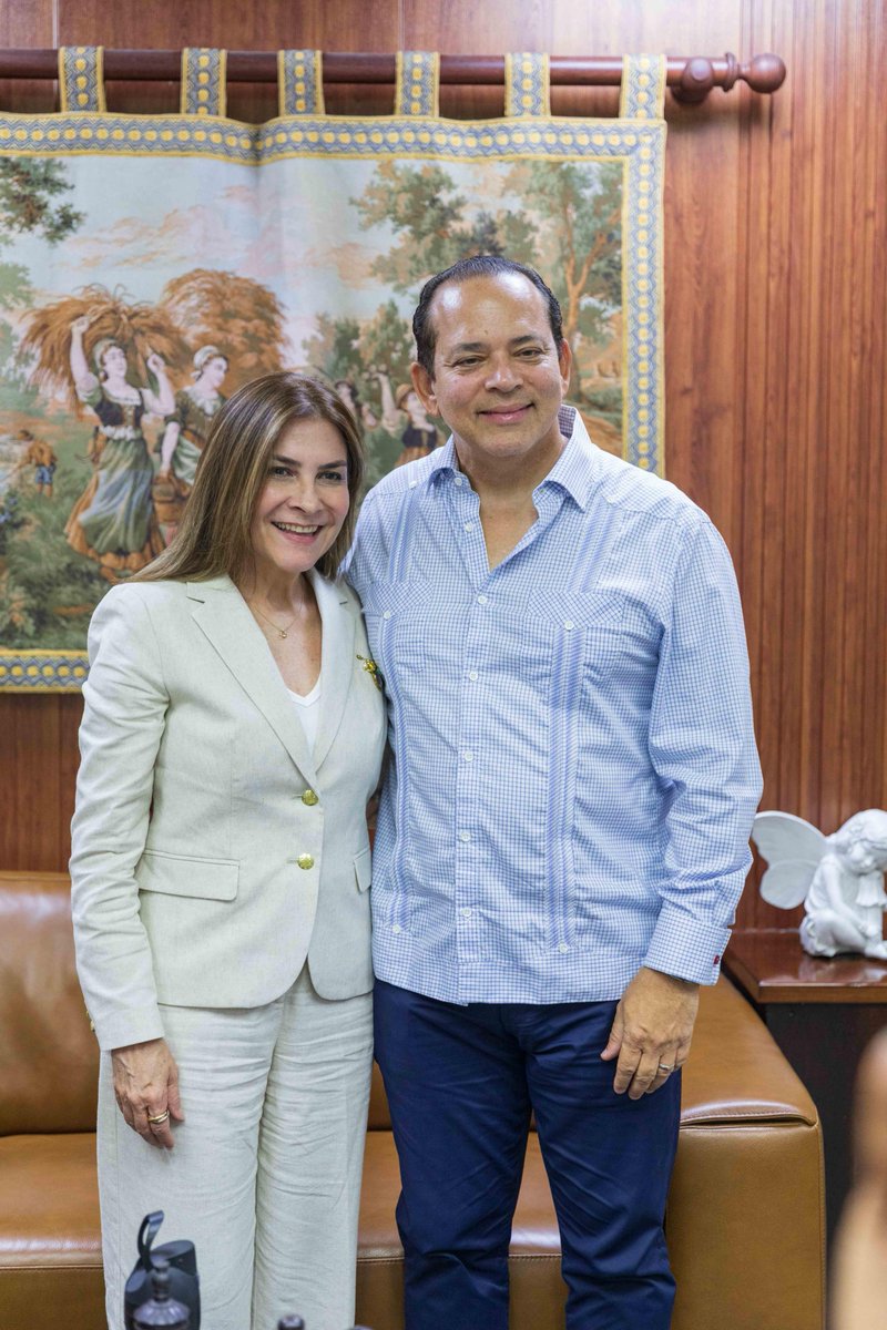 WLockward's tweet photo. Un dia de trabajos politicos con la próxima presidenta @CarolinaMejiaG #politics #duty https://t.co/ckefF9r1m9