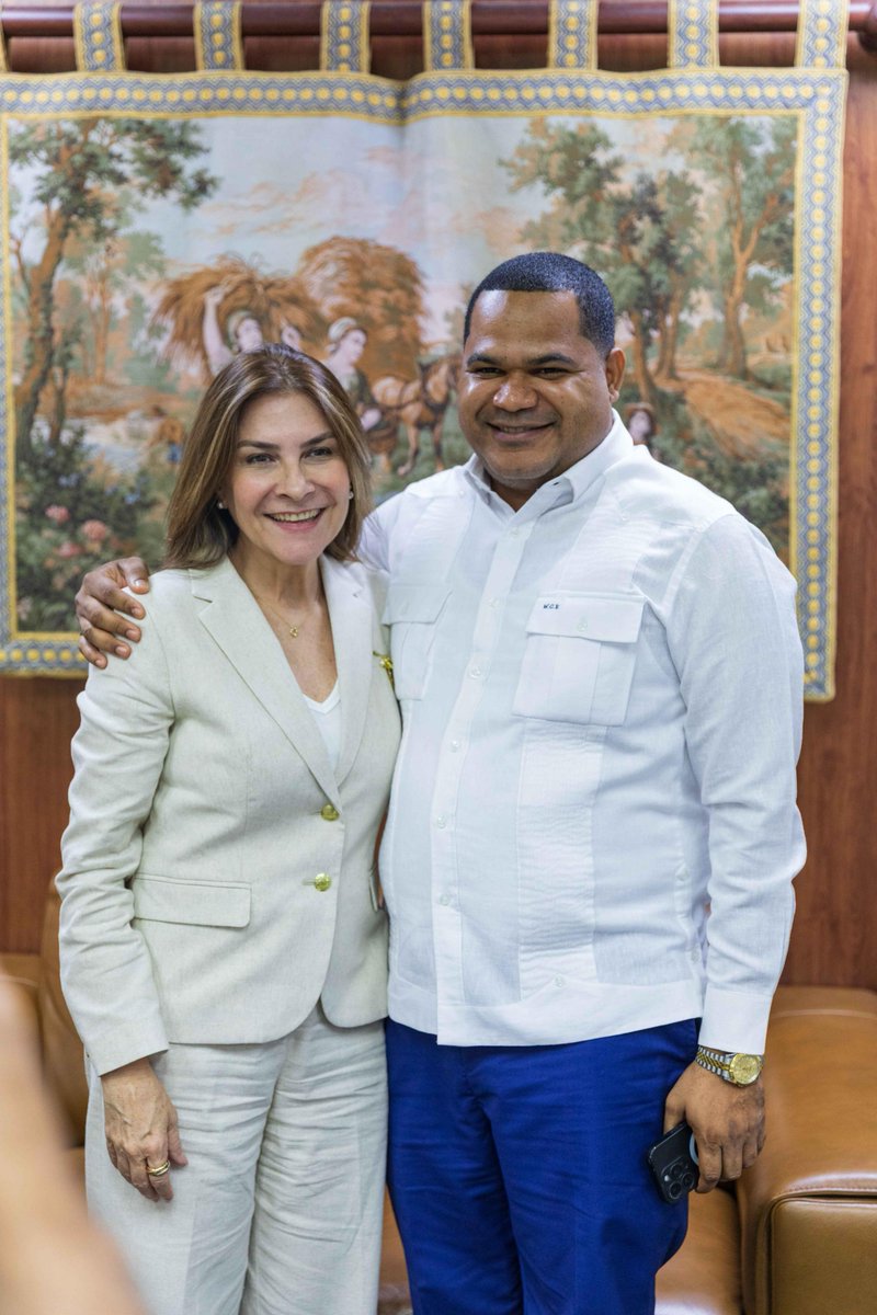 WLockward's tweet photo. Un dia de trabajos politicos con la próxima presidenta @CarolinaMejiaG #politics #duty https://t.co/ckefF9r1m9