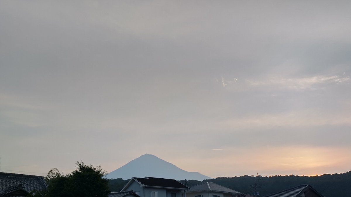3007moco1124's tweet photo. おはようございます
今朝の富士山 https://t.co/2st9Lq7v4j