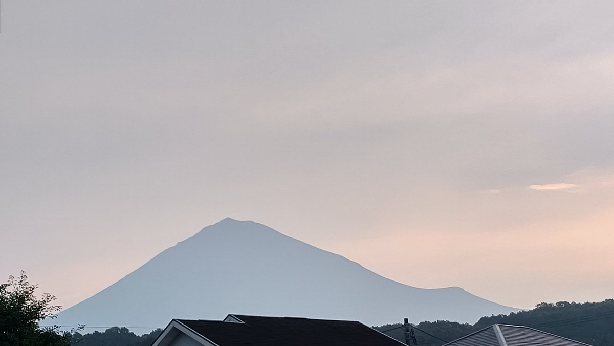 3007moco1124's tweet photo. おはようございます
今朝の富士山 https://t.co/2st9Lq7v4j