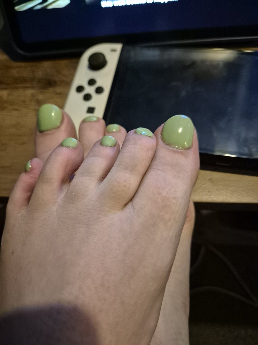 PrettyToesPriv's tweet photo. Obsessed with this colour for summer
#toepolish #polishedtoes #feet #footfetısh #socks #selling https://t.co/Lpjz9otLWa