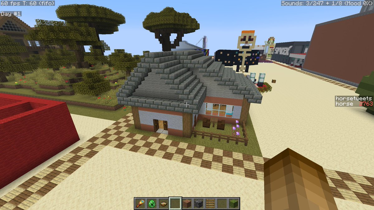 MrZmileyEX's tweet photo. @ivybnnuy im no super expert builder or nothing but i think i can do a decent job sometimes (a couple of these are pretty old) https://t.co/YpLDlJTowj