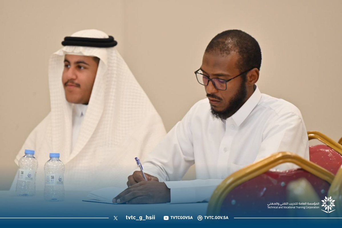 tvtc_g_hsii's tweet photo. ضمن أوجه مذكرة التعاون بين الكلية التقنية بالحناكية وجمعية صيانة الأهلية، وبتنظيم من الجمعية
نفذ مدرب من الكلية ورشة “اساسيات التبريد والتكييف وتشخيص الأعطال” 

للتعريف بأساسيا�� الفحص وتشخيص الأعطال ومبادئ الصيانة الفعّالة، بهدف تعزيز جاهزية المستفيدين لسوق العمل #التدريب_التقني https://t.co/iQUzhI9WQH