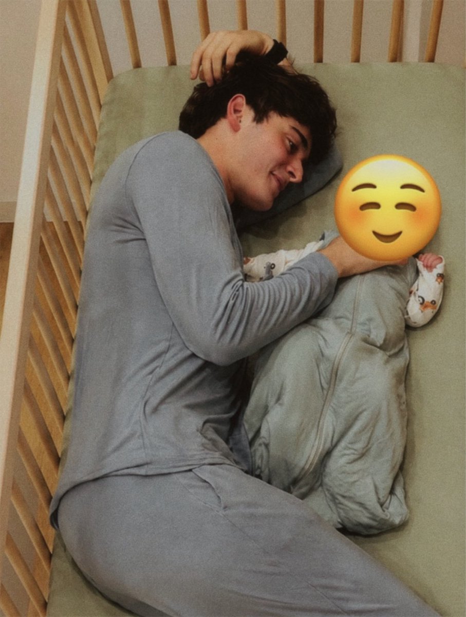 aminoahluv's tweet photo. „noah is obsessed with my child he’s like i‘m coming over she sounds like she needs me“ I won’t hear anything sweeter today. I swear my heart just melted because I imagined it. It’s the sweetest thing that could exist. Noah is the best godfather ever🥺 https://t.co/h14UhSBz39