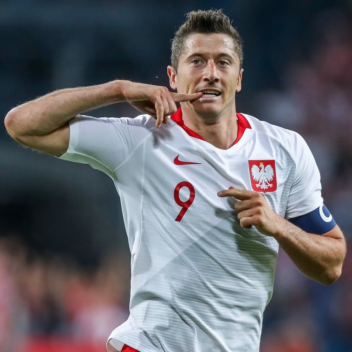 adambelmares32's tweet photo. CHICAGO’S NEW #9! 😳🇵🇱
#RobertLewandowski has been gifted the #9 kit number from #HugoCuypers after signing with #ChicagoFireFC.
Absolute class by the current leader of the #MLS Golden Boot race.
#vamosfire #cf97 https://t.co/6fyisRYIvM