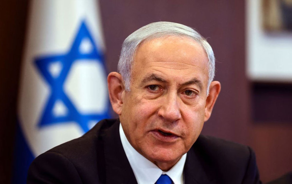 HaberReport's tweet photo. Netanyahu:

"Erdoğan, İsrail'i yok etmek ve Kudüs'ün kontrolünü yeniden ele geçirmek istediğinden bahsediyor.

Sanırım 400 yıllık Osmanlı yönetiminin sona erdiğini unutmuş. Bugün güçlü bir İsrail Devleti var.

Sakinleşmeli.

Varlığımızı ya da güvenliğimizi tehdit etmesine kimsenin izin vermeyeceğiz. Neler yapabileceğimizi gösterdiğimizi düşünüyorum."