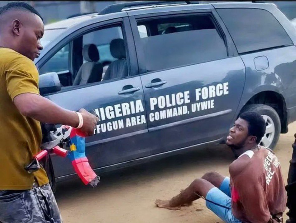 CenterPageMedia's tweet photo. Prime suspect, ASP Usman Nuhu and four police officers plead not guilty over alleged extra-judicial k+lling of Oghenemine Ogidi in Delta State https://t.co/pcaO1xOsiM