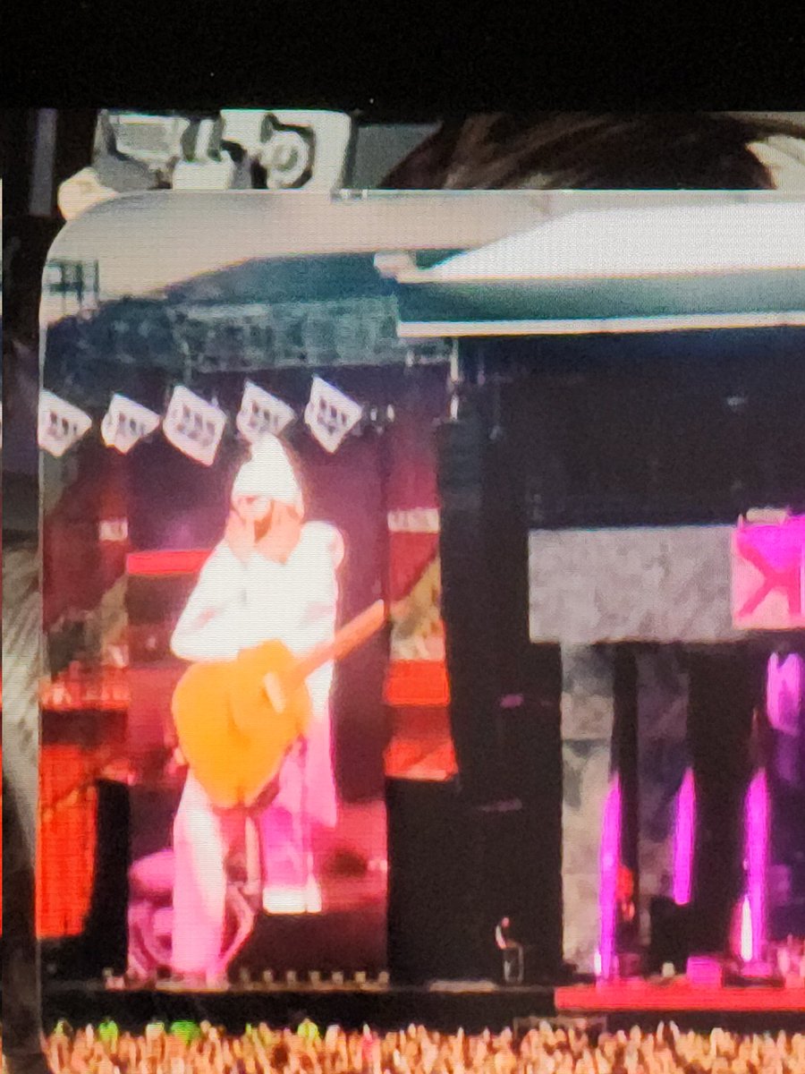 tenthofbullets's tweet photo. extra fruity clown tonight for the last day of pride month, little guy was shakin it EXTRA hard #MCRLIVERPOOL https://t.co/CATuSx7jQt