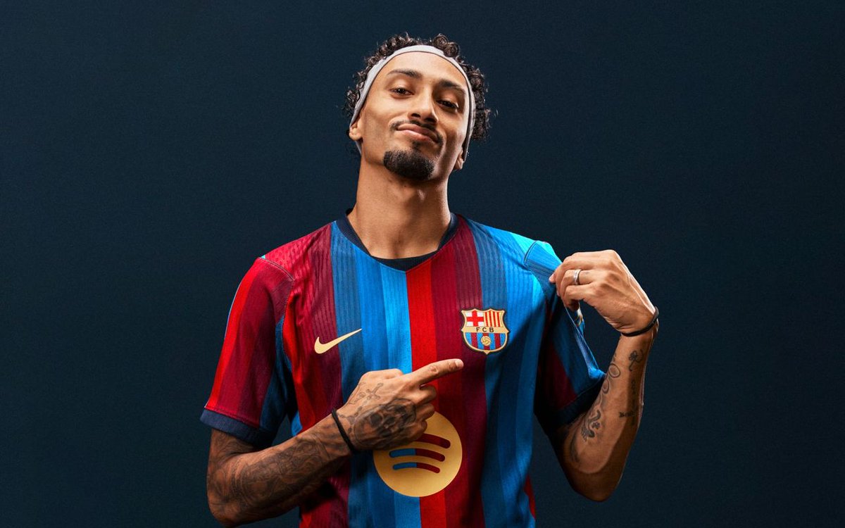 barcastuff_idn's tweet photo. RESMI : Jersey home Barcelona untuk musim depan.

Bagaimana menurut kalian?

📸 @FCBarcelona https://t.co/RZONzP9oPR