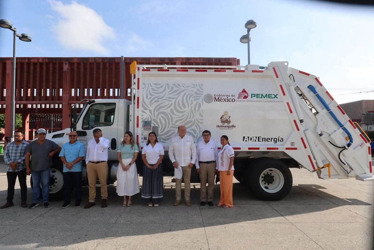 CarCastro04's tweet photo. El @gobhuimanguillo recibió un recolector de basura entregado por el Gerente de Responsabilidad Social de @Pemex @RaulOjedaZ52

La presidenta municipal #MariLuValazquezJimenez destacó que este apoyo fortalecerá los servicios y permitirá seguir brindando espacios dignos. https://t.co/gjW84z9ZZJ